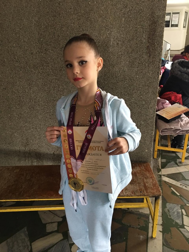 Ученица 4 б класса Гудиева Ева стала победителем Кубка РСО - Алания по художественной гимнастике. 